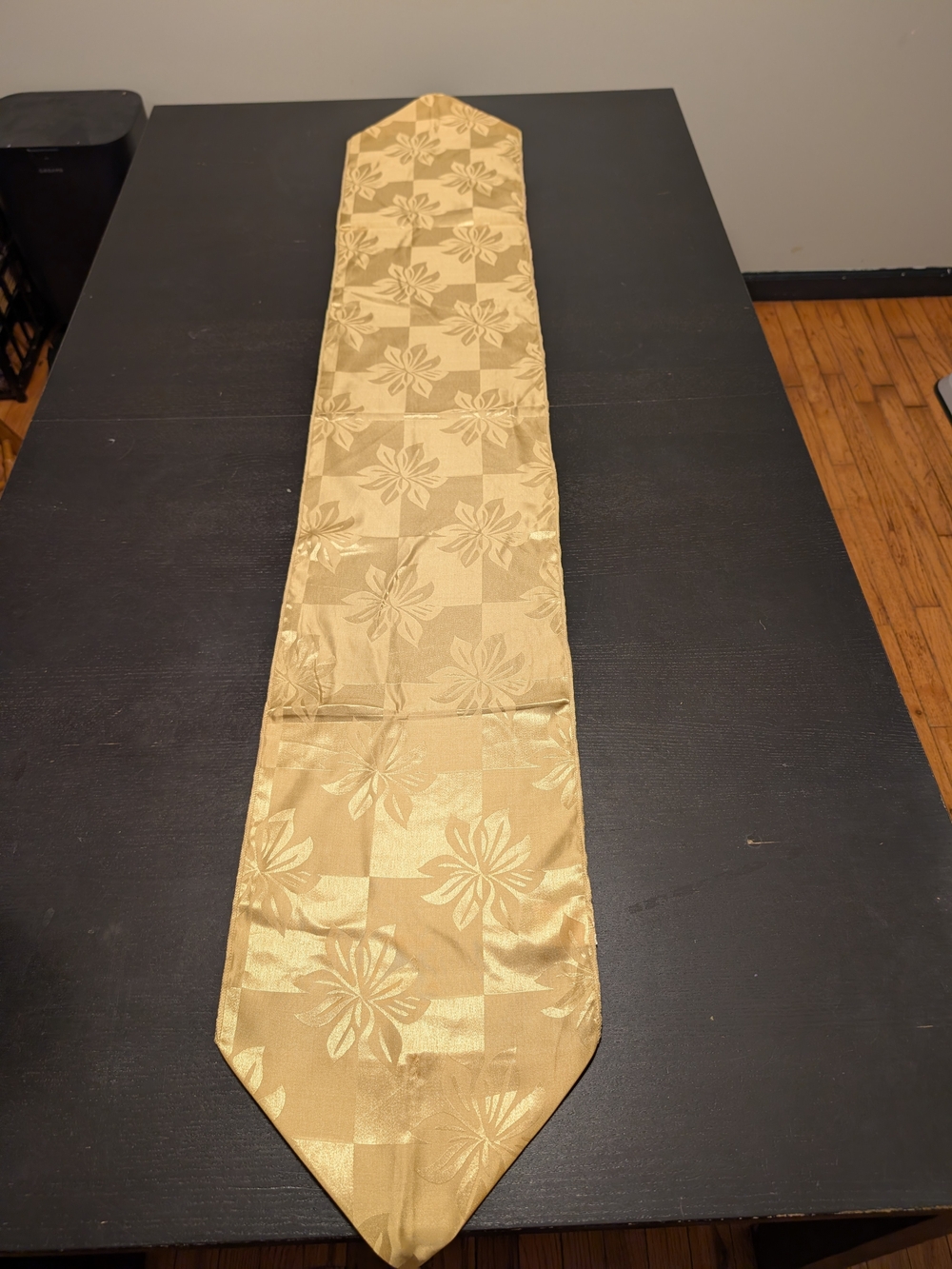 Gold Floral Jacquard Table Runner - Elegant Home Dining Accent